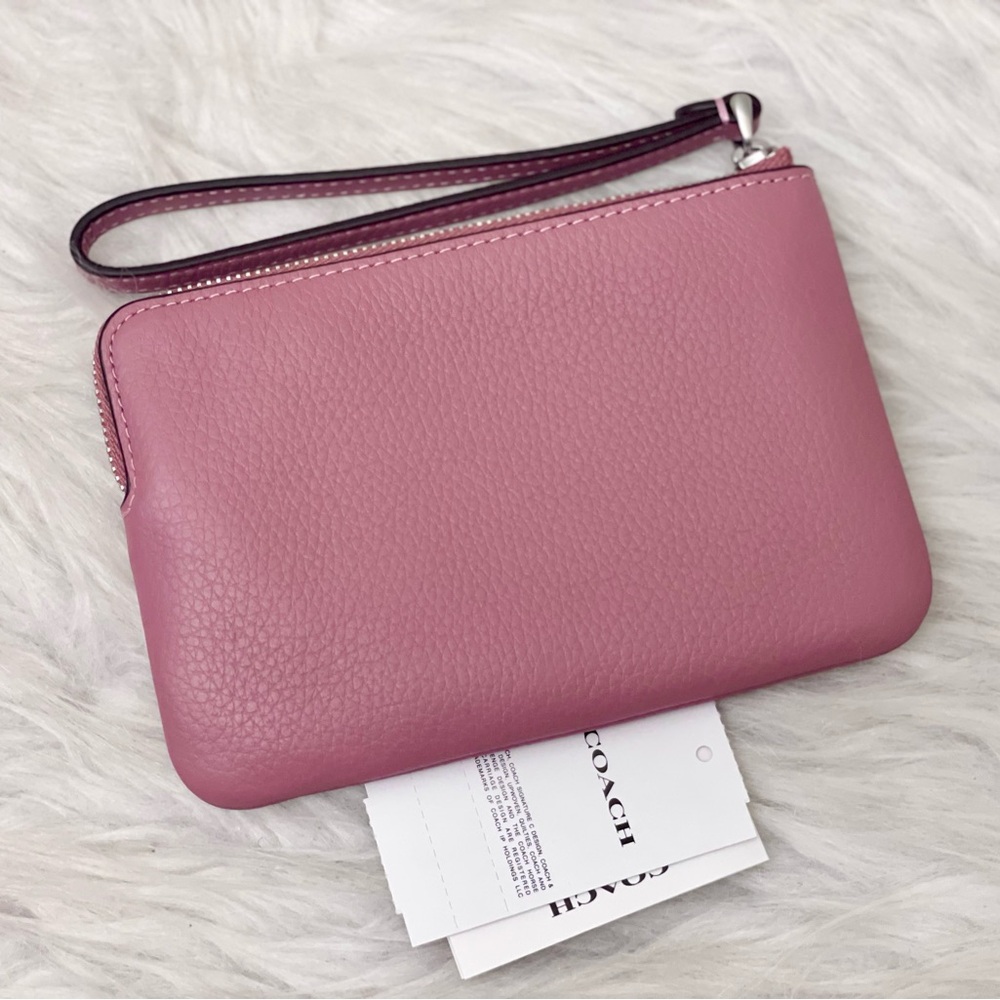 NWT Coach Corner Zip Wristlet With Heart Rivets CDF06 In Silver/Peony - Picture 3 of 5